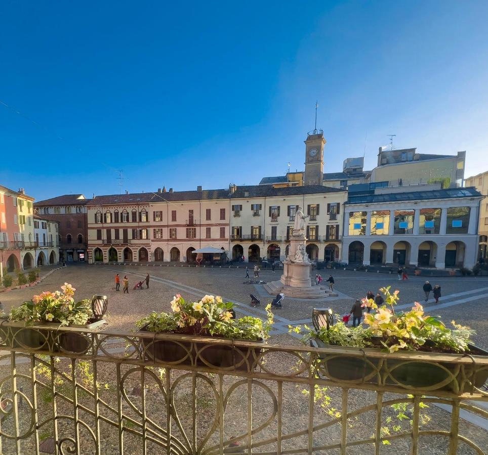 Dimora Conte Cavour Hotel Vercelli Kültér fotó