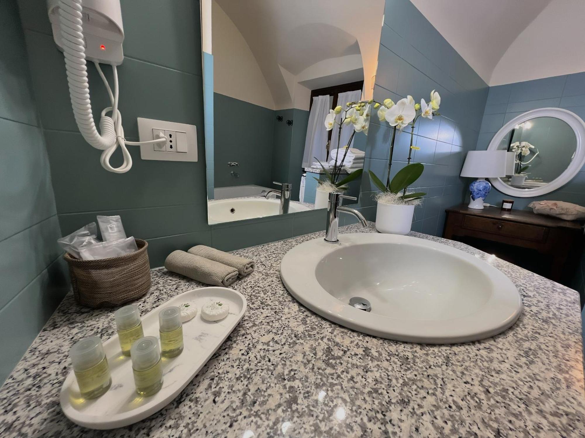 Dimora Conte Cavour Hotel Vercelli Szoba fotó